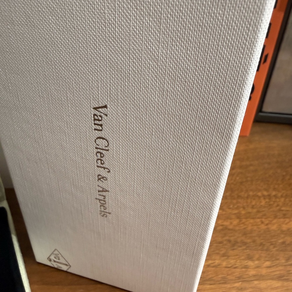 Van Cleef & Arpels Authenticity Certificate Set I… - image 5
